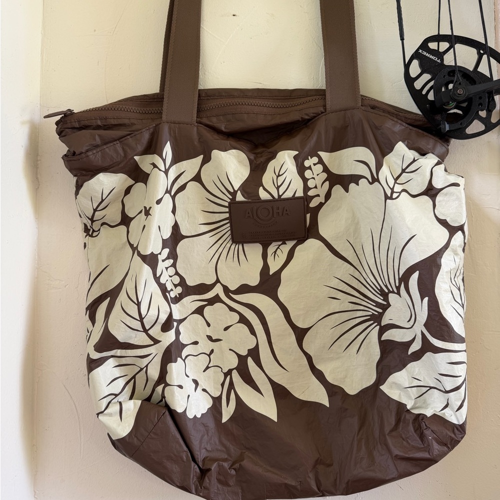 ALOHAS Brown and Cream Floral Tote